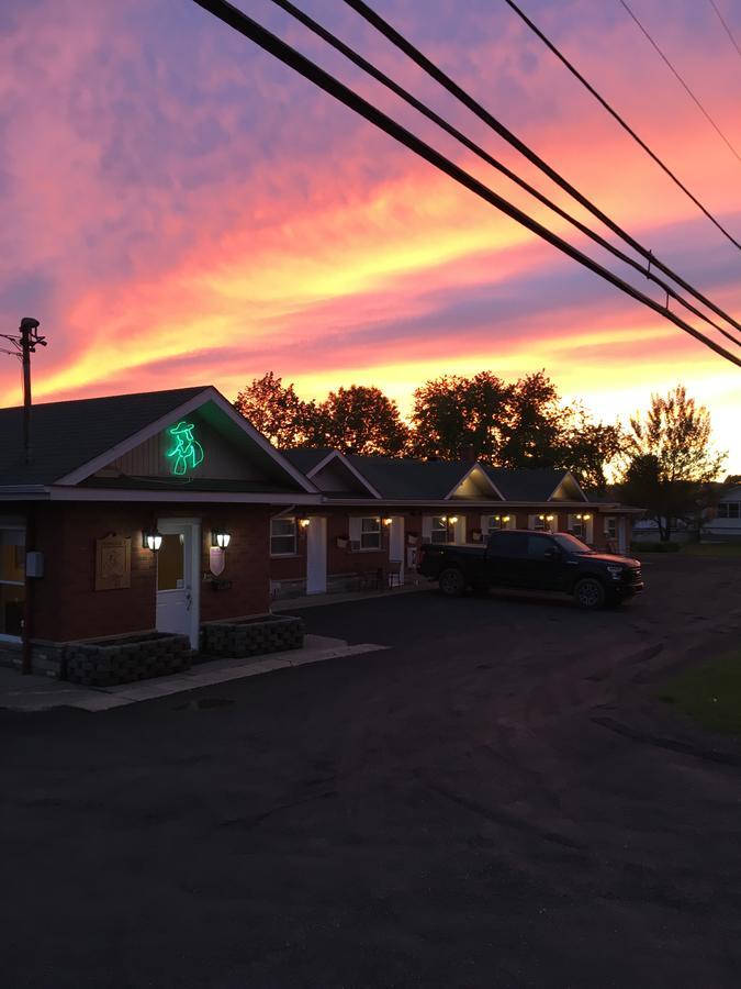 Motel Exquise Coaticook Exterior foto